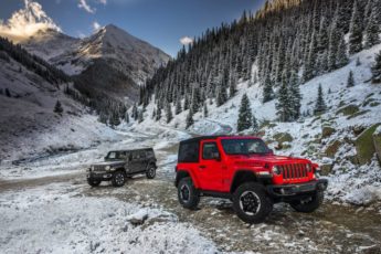 Le-nouveau-Jeep-Wrangler-est-hybride-pour-2018-sauvages-e-revue