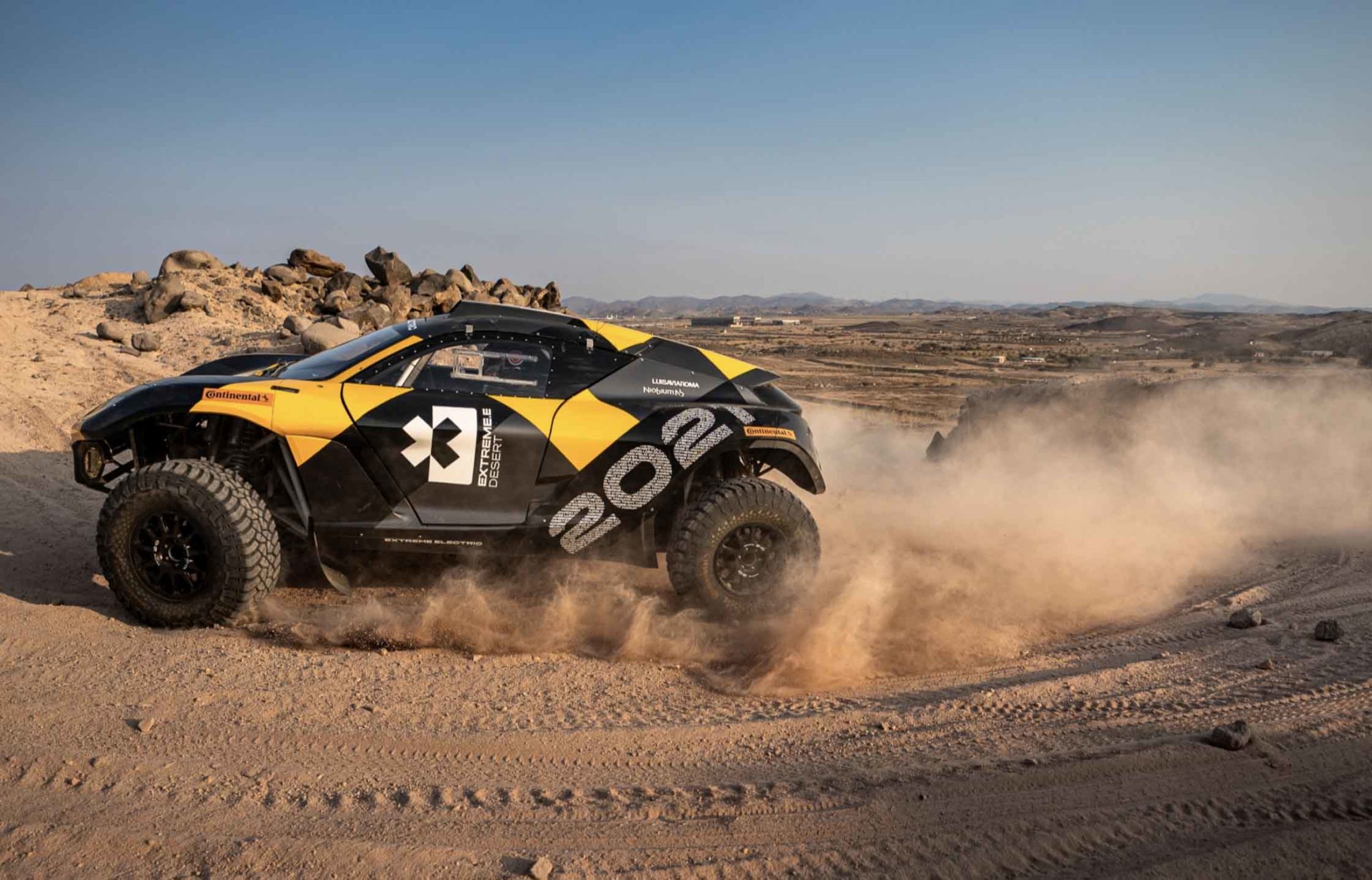 Ken Block test la Extreme E ODYSSEY 21, la nouvelle voiture électrique qui va faire parler d'elle en 2021.