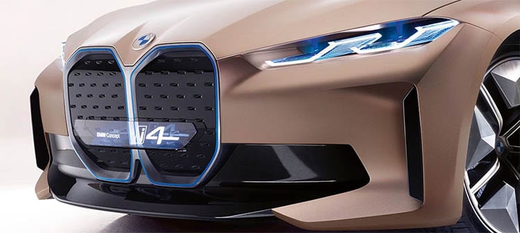 La BMW i4 et le nouveau logo flat design annonce une petite révolution pour la marque bavaroise.