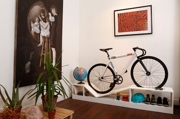 meuble design pour poser son vélo dans le salon