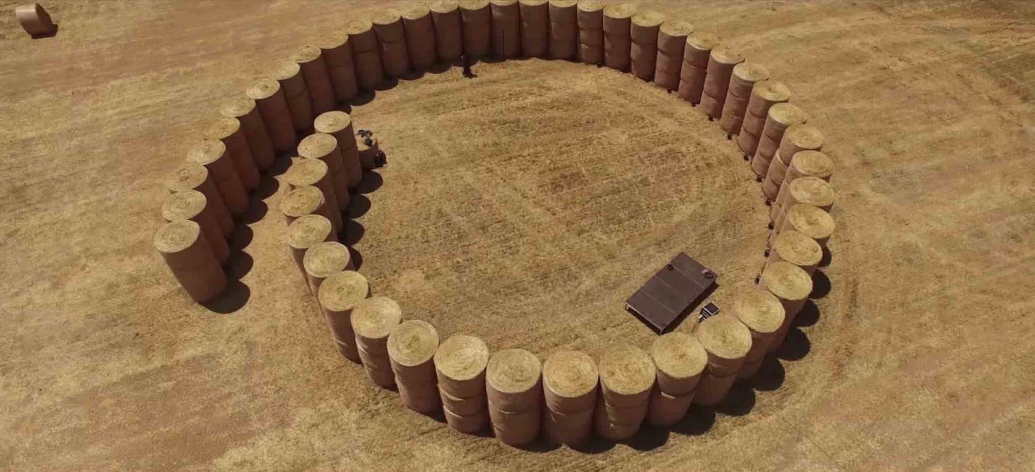 un auditorium fait en botte de paille 100% écologique et sauvage