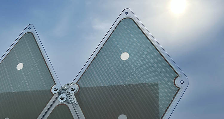 Film photovoltaïque organique ASCA installé sur une surface courbe en extérieur
